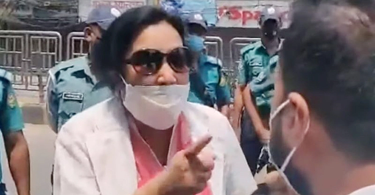 পুলিশকে ‘হারামজাদা’ বলে মন্ত্রীকে ফোন দিলেন নারী চিকিৎসক